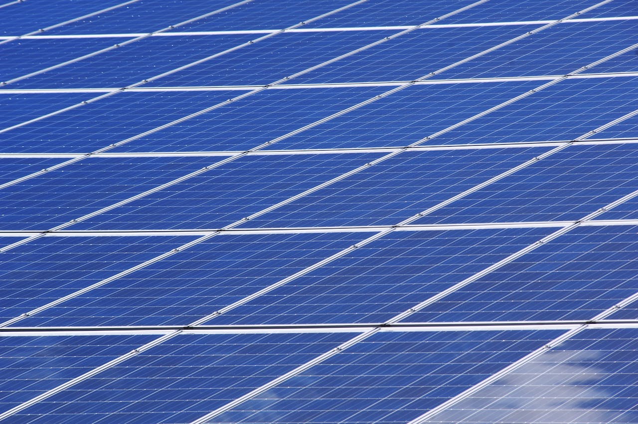 Unlock Energy Independence & Maximize Savings with Embedded Generation Solutions.